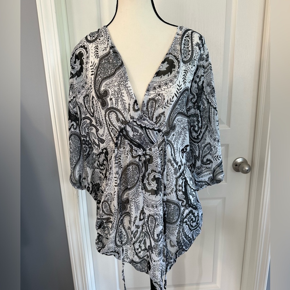 Discovery Clothing Swimsuit Beach Pool Coverup – Black & White Paisley – Size X